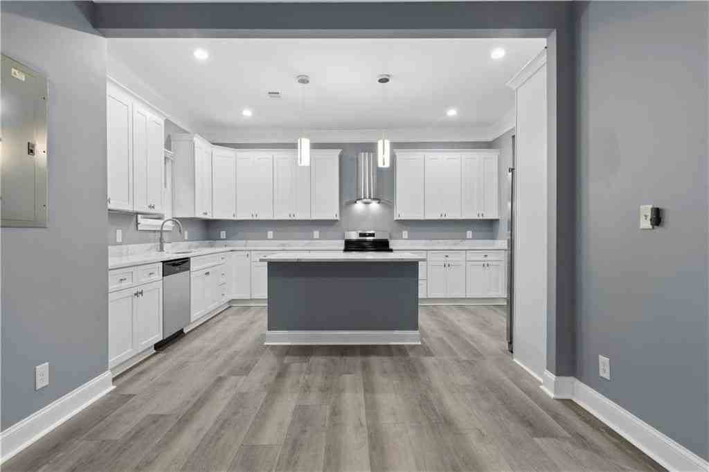 325 Holderness St Sw - Photo 5 of 41