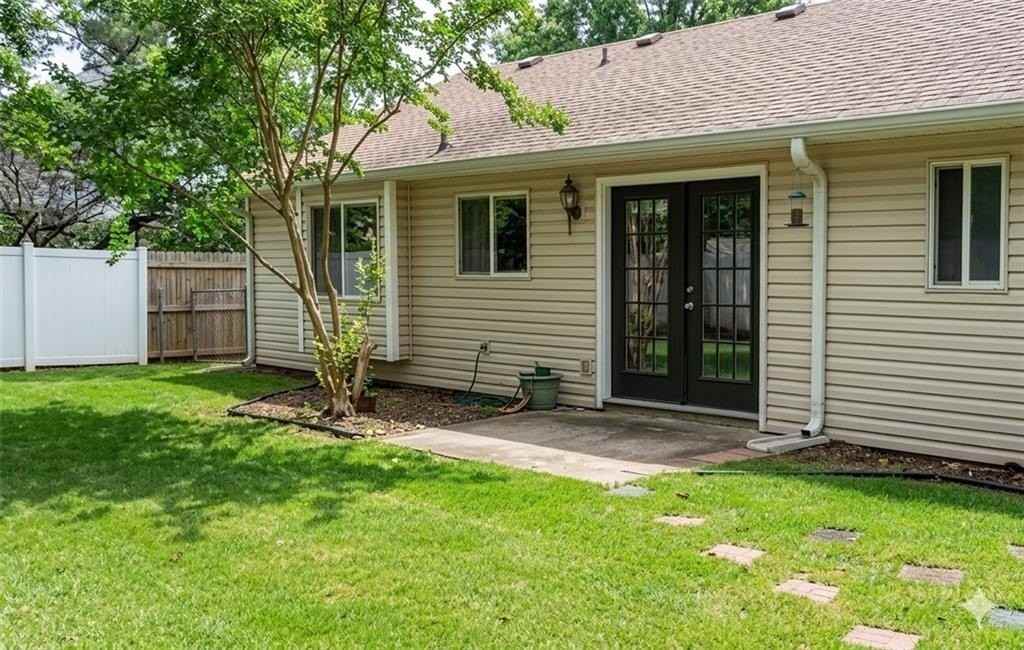 915 Clover Ln - Photo 2 of 4