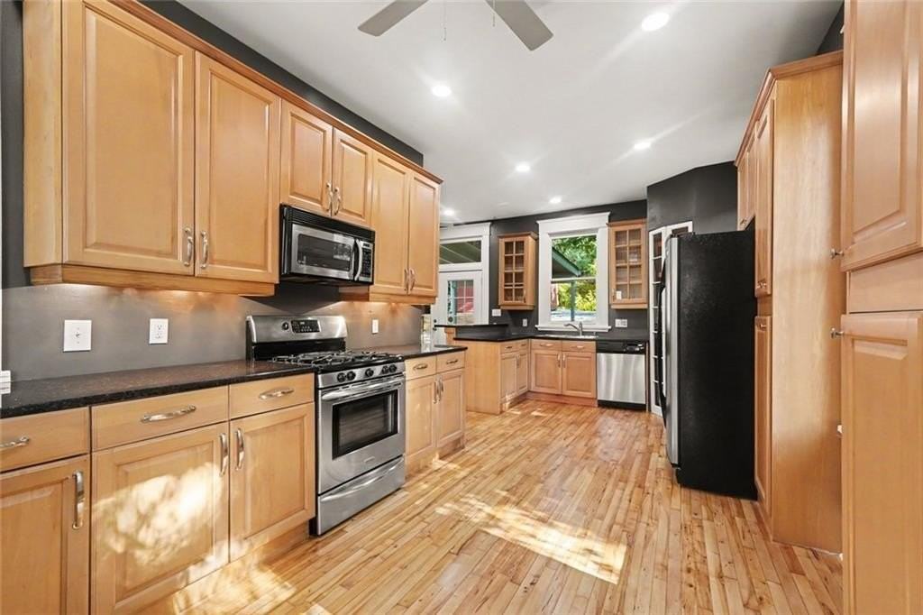 954 United Ave Se - Photo 4 of 30