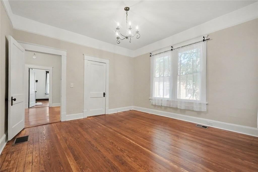 954 United Ave Se - Photo 5 of 30