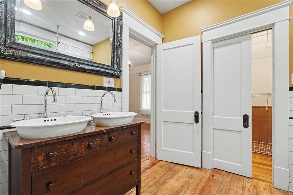 954 United Ave Se - Photo 6 of 30