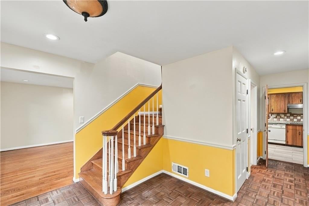 3310 Chase Rd - Photo 5 of 41
