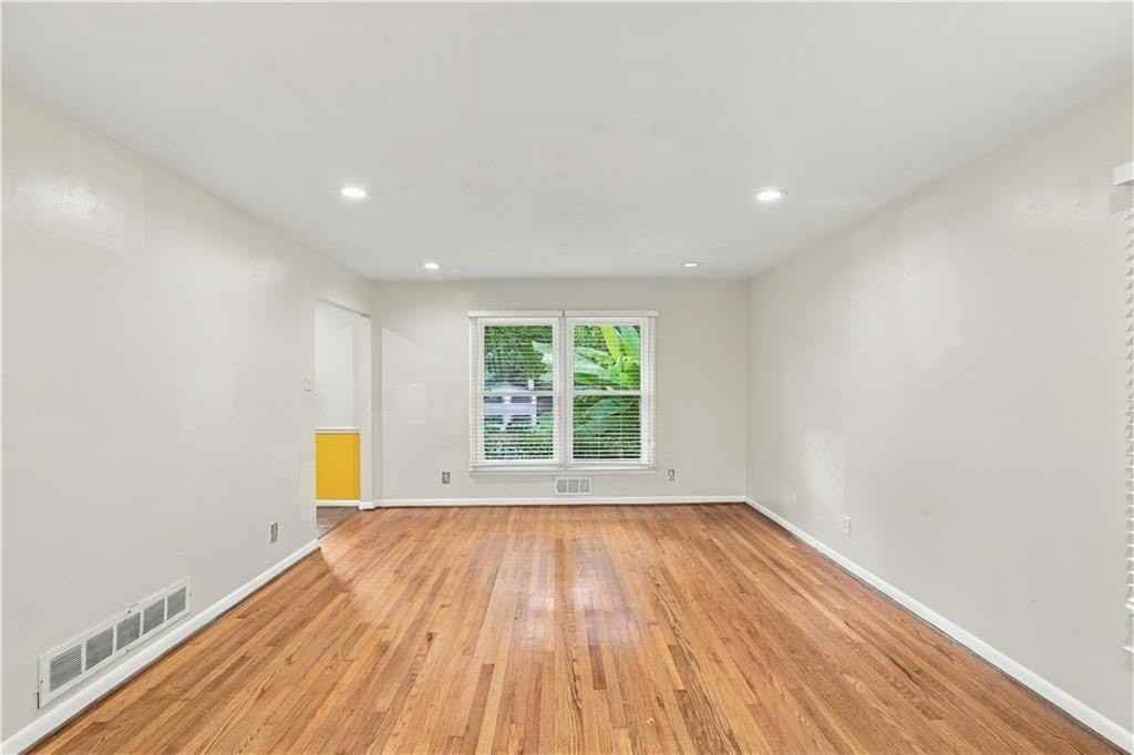 3310 Chase Rd - Photo 7 of 41