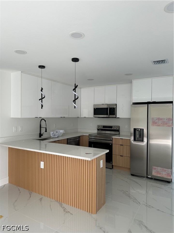 1077 Merry St E - Photo 3 of 10