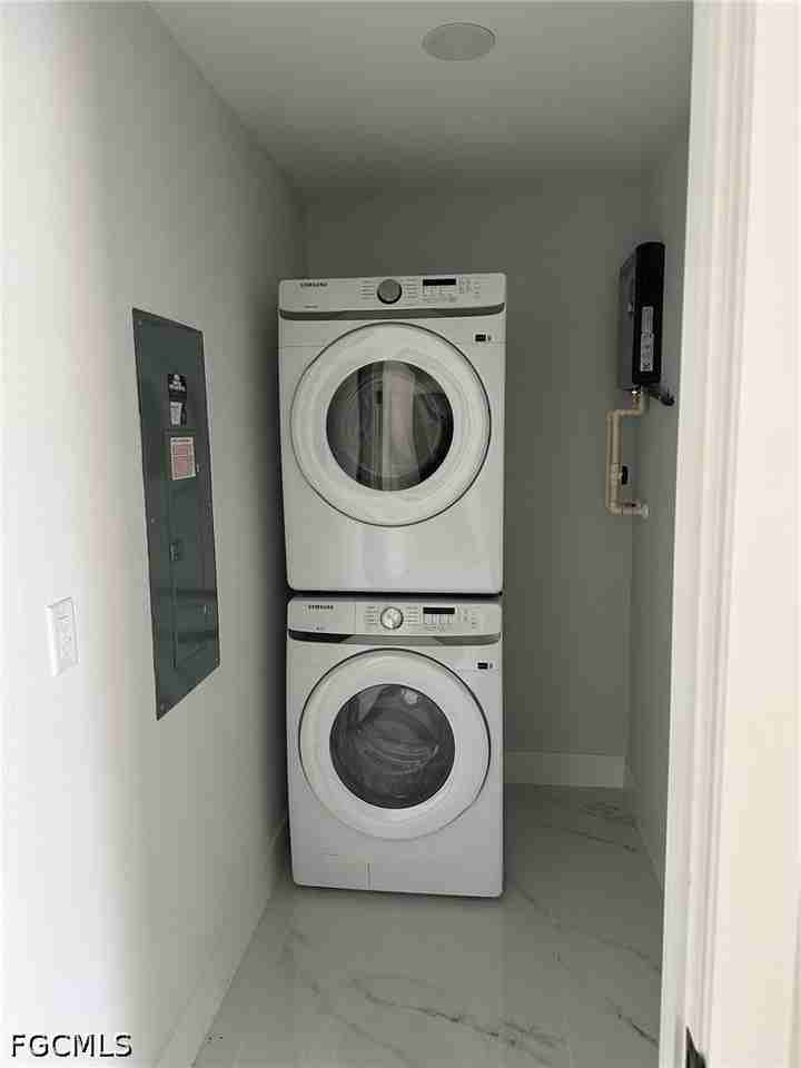 1077 Merry St E - Photo 7 of 10