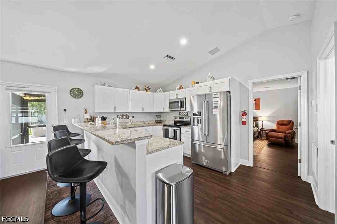 522 Ne Van Loon Ln - Photo 3 of 43