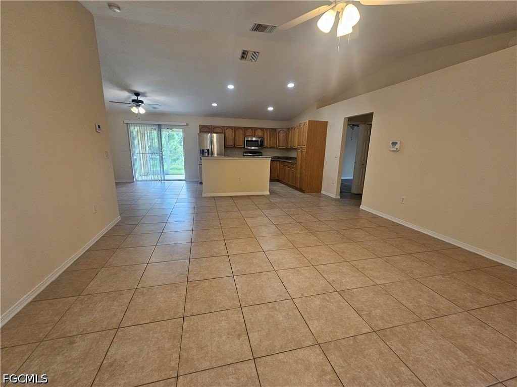1116 Irving Ave - Photo 2 of 14