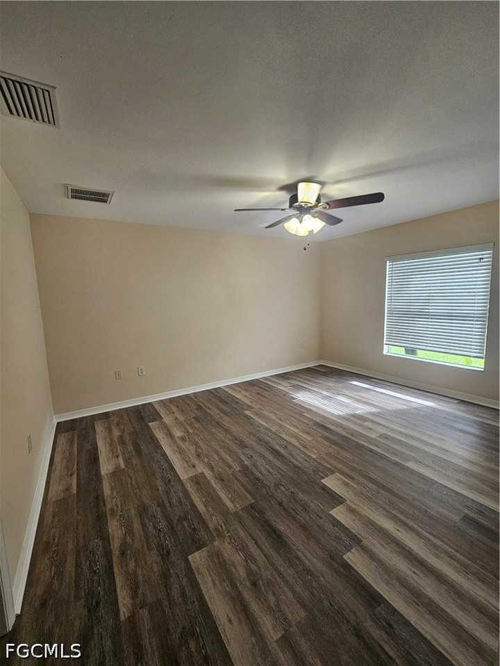 1116 Irving Ave - Photo 7 of 14