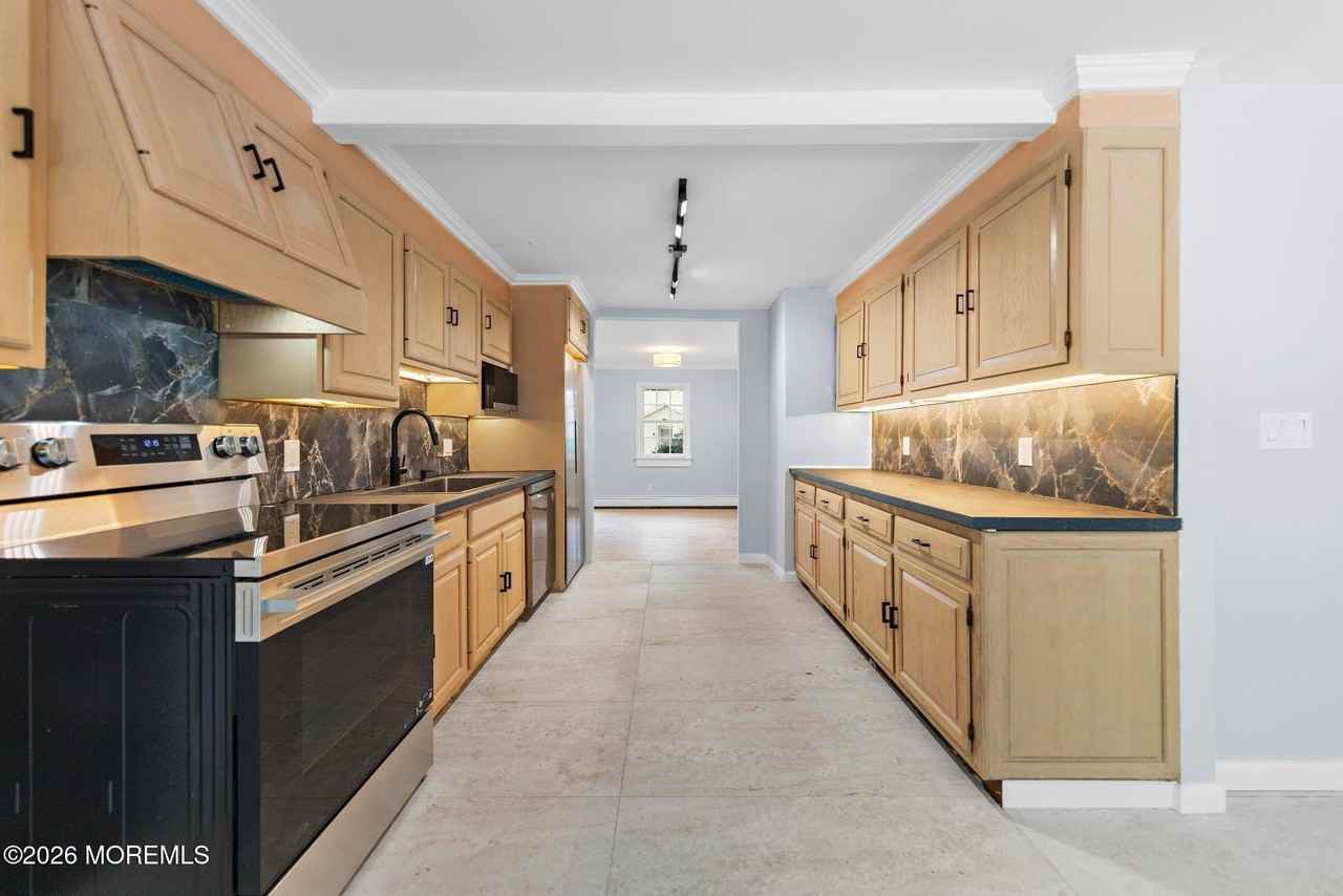 77 Pacific Ave - Photo 5 of 22