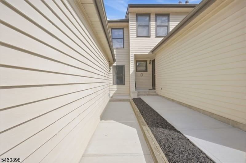126 Locust Ct - Photo 3 of 25