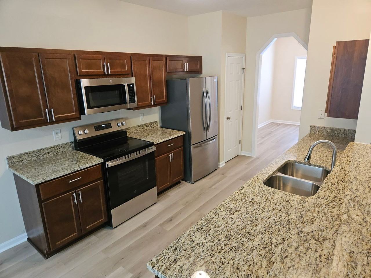 5217 Anchorage Way - Photo 5 of 28