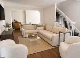 featured image of 126 E Groveland Ave