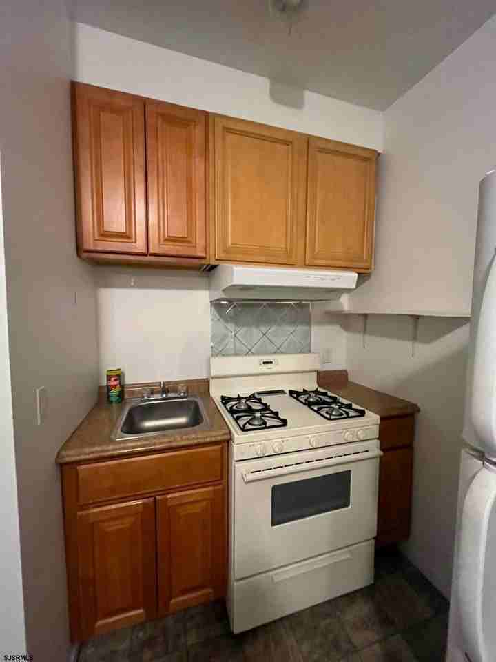214 Seaside Ave Ave - Photo 3 of 6