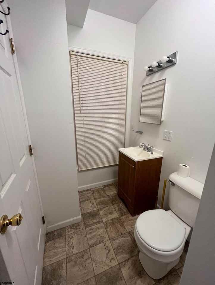 214 Seaside Ave Ave - Photo 5 of 6