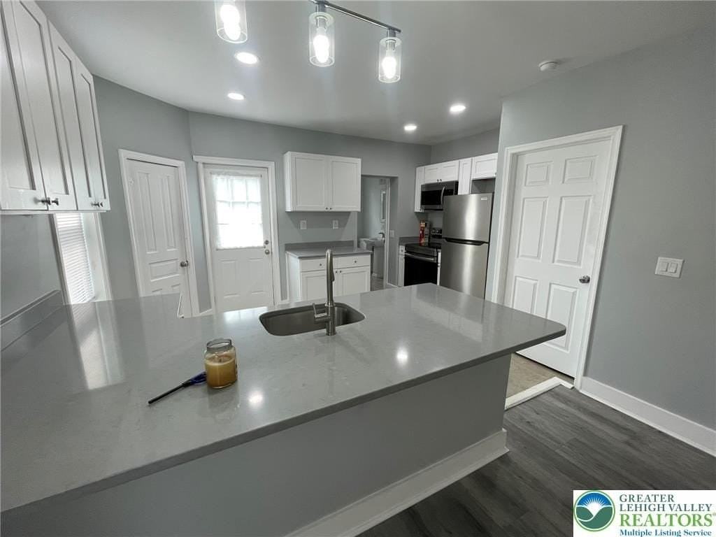207 N Schanck Ave - Photo 4 of 26