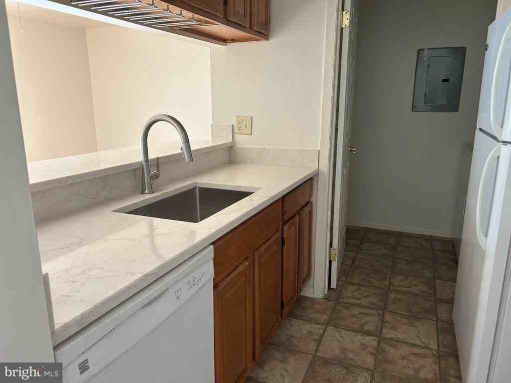 1904 Woodhollow Dr - Photo 5 of 14