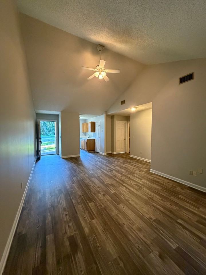 302 Admirals Walk Dr - Photo 4 of 22