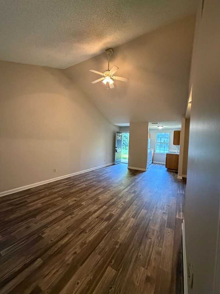 302 Admirals Walk Dr - Photo 5 of 22