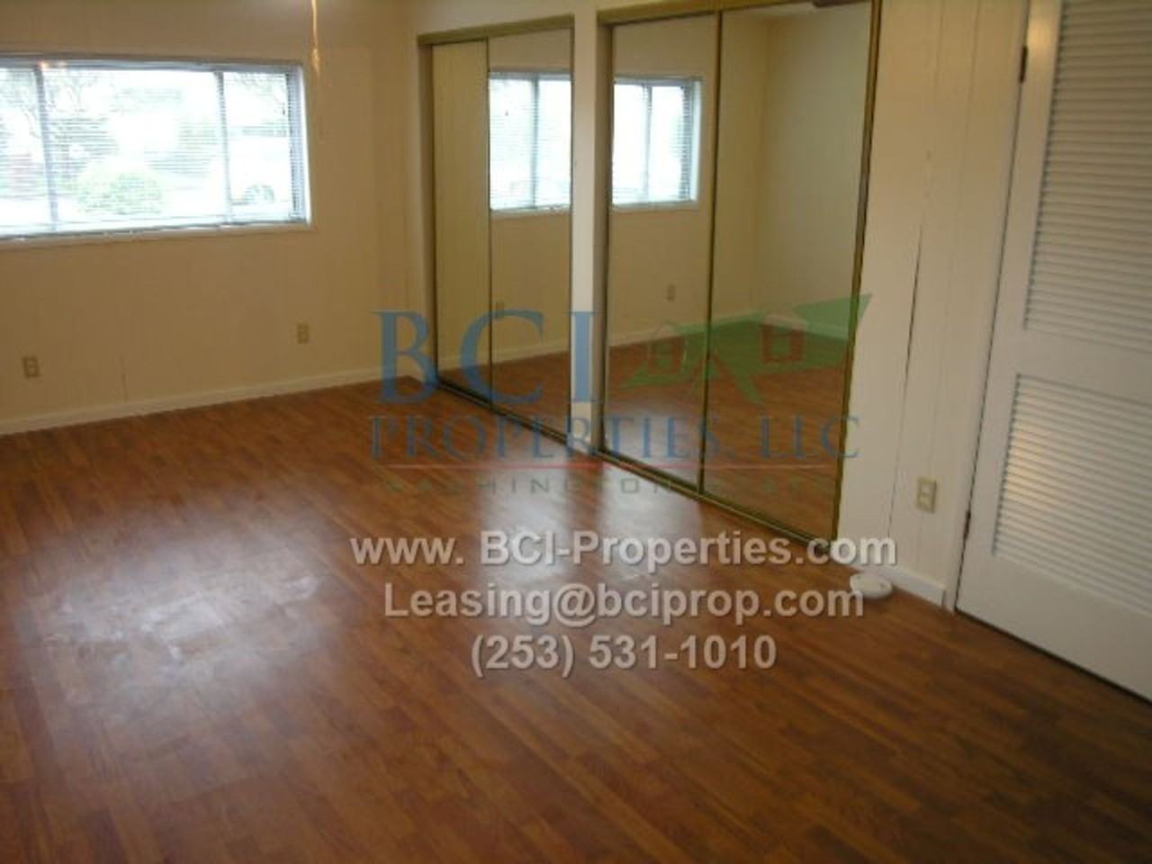 7440 S Pine St - Photo 3 of 14