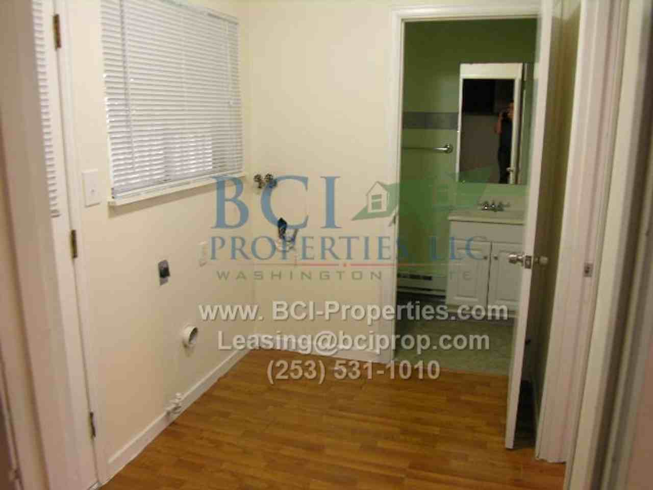 7440 S Pine St - Photo 5 of 14