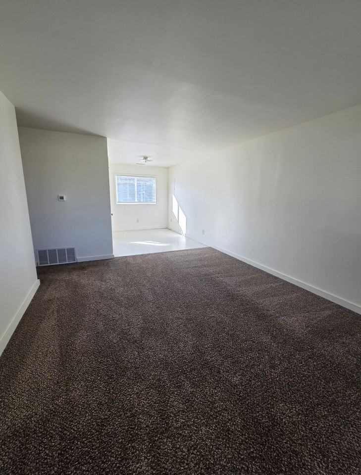 1204 Doolittle Dr - Photo 2 of 13