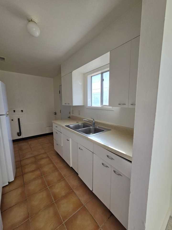 1204 Doolittle Dr - Photo 4 of 13
