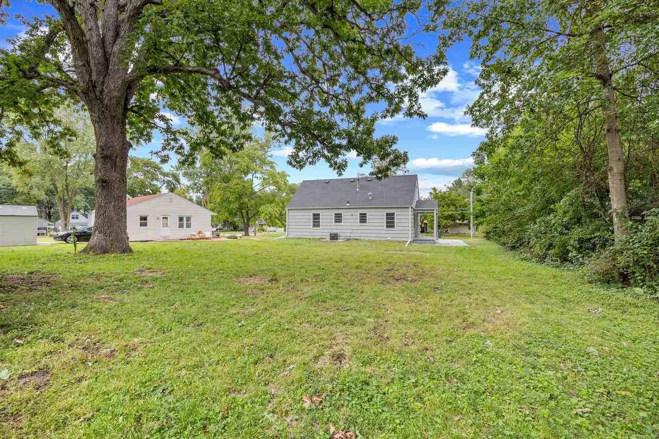 2408 26th St - Photo 4 of 19