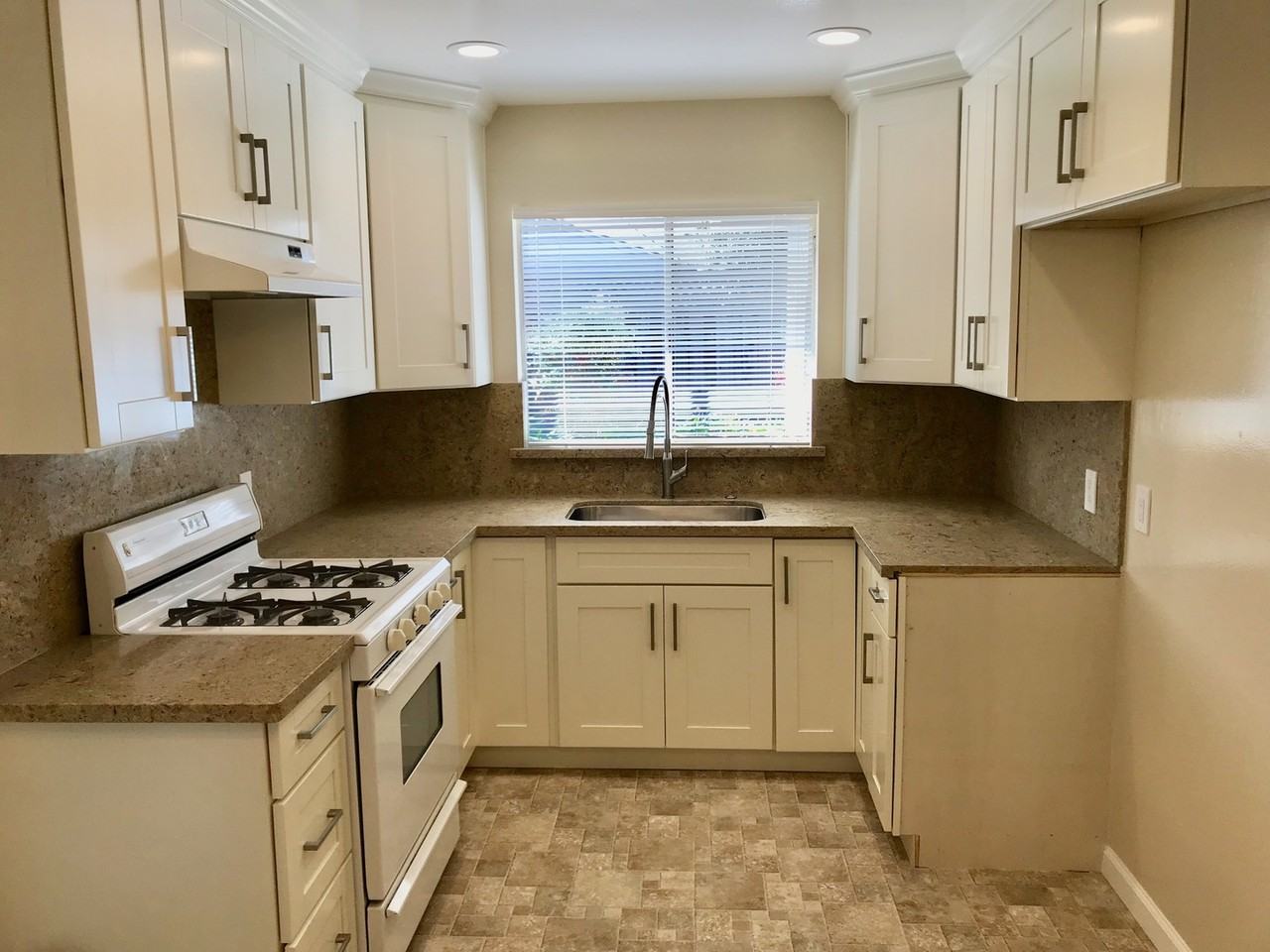 1230 Lynn Way - Photo 4 of 10