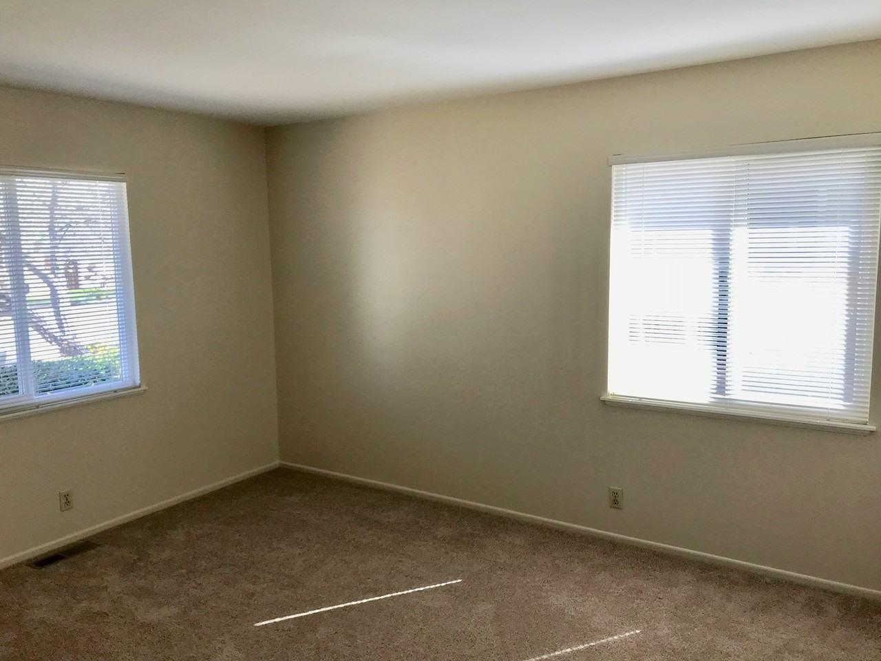 1230 Lynn Way - Photo 6 of 10
