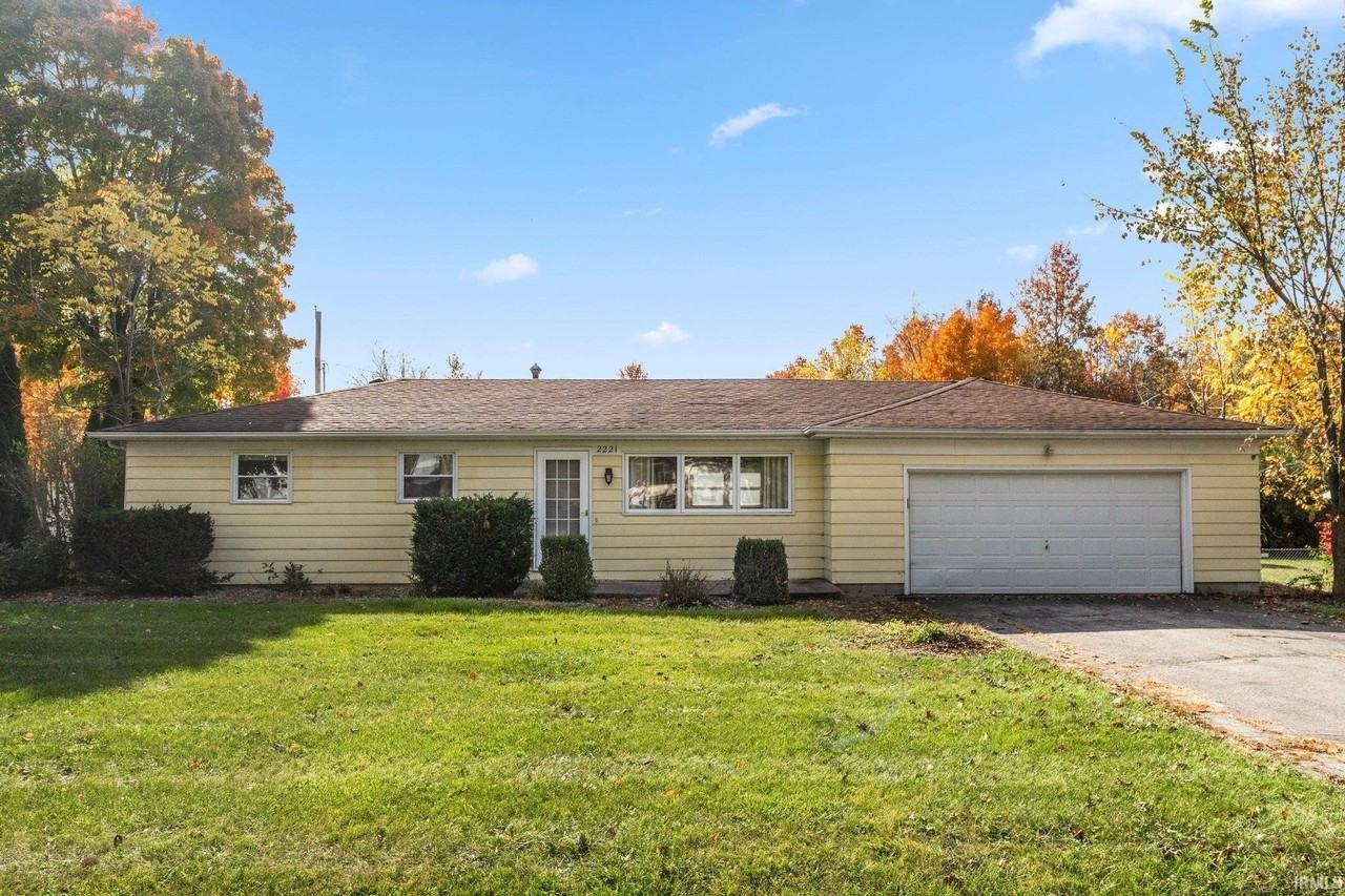 2221 Graham Dr - Photo 2 of 39