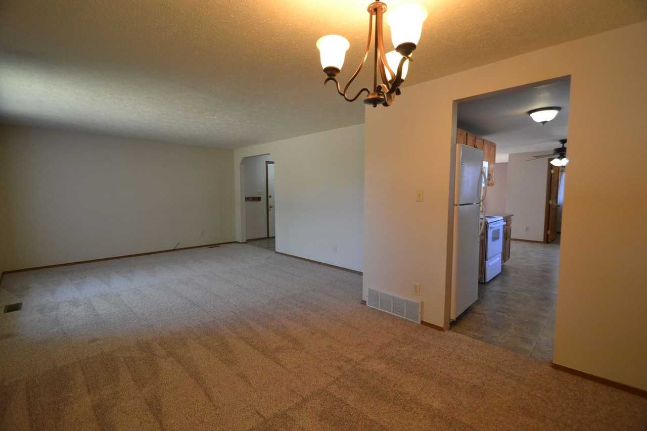 2220 Piros Dr - Photo 3 of 18