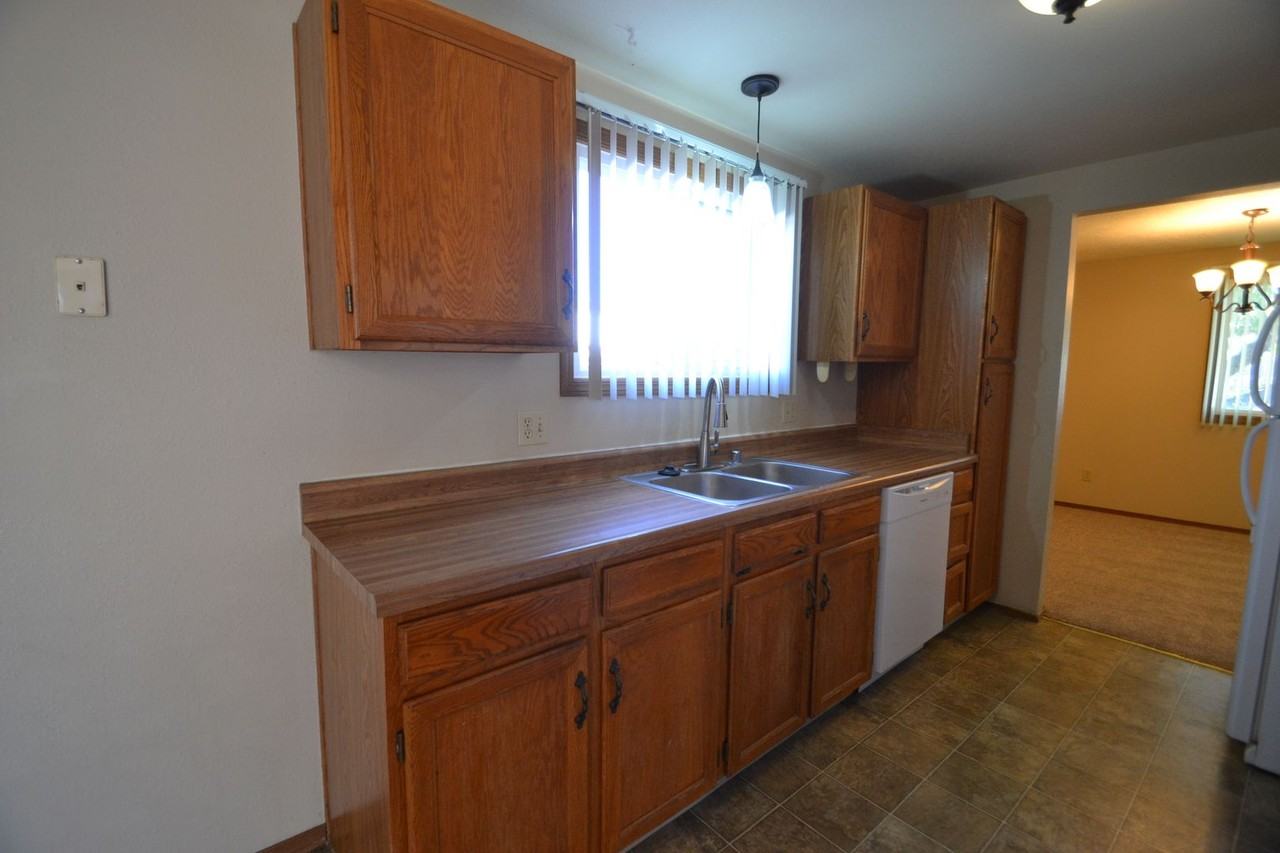 2220 Piros Dr - Photo 4 of 18