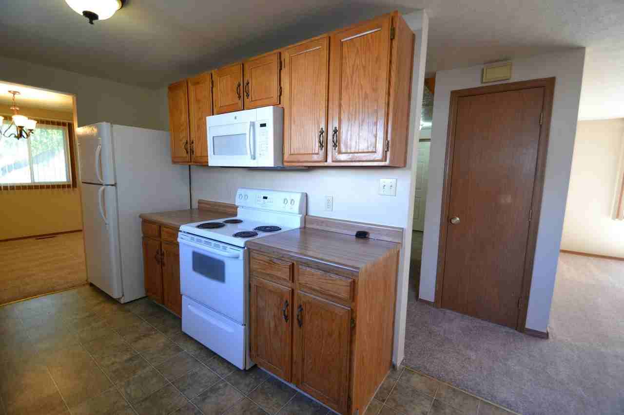 2220 Piros Dr - Photo 5 of 18