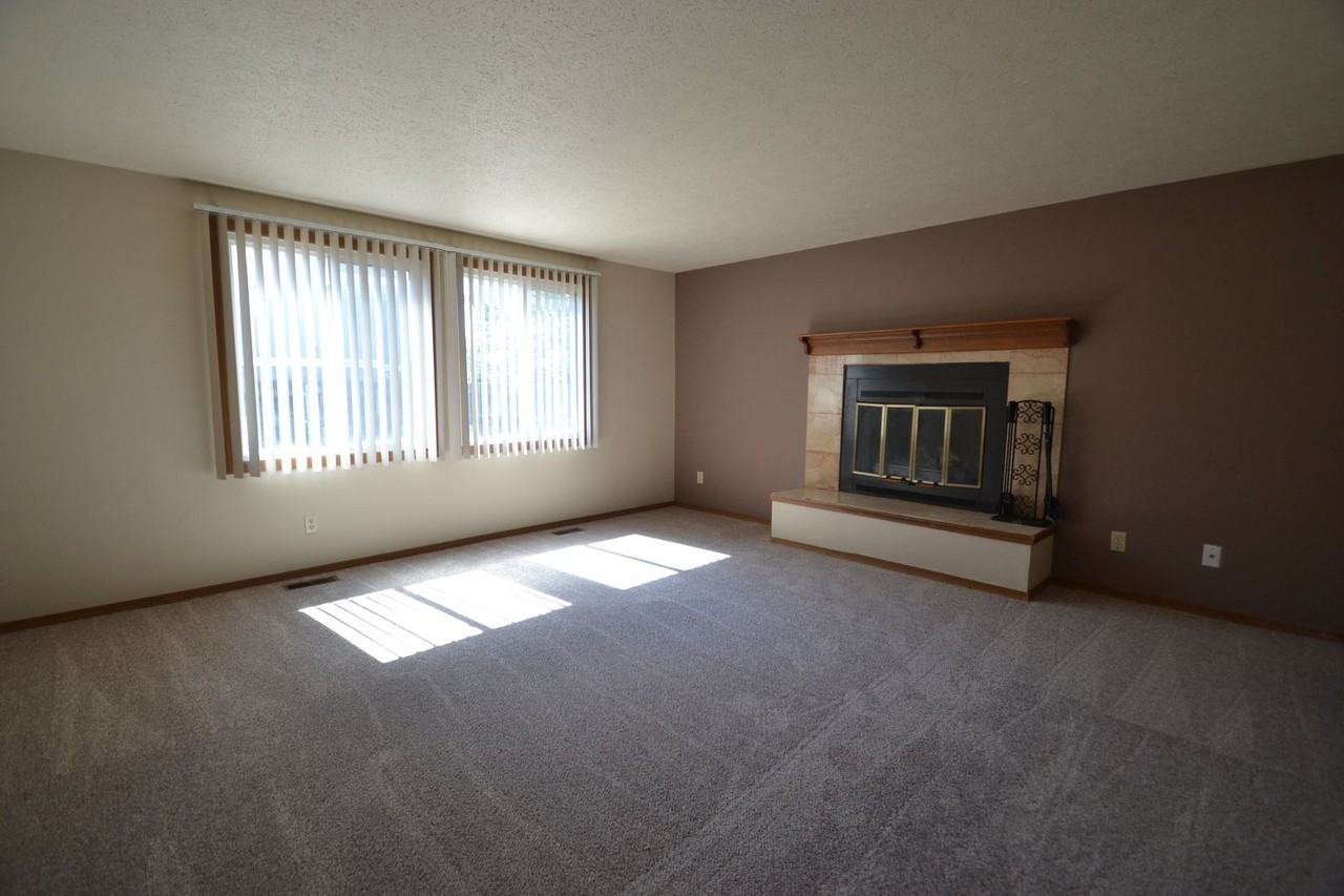 2220 Piros Dr - Photo 7 of 18