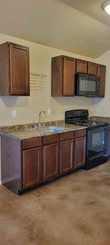 710 W 69th St - Photo 3 of 12