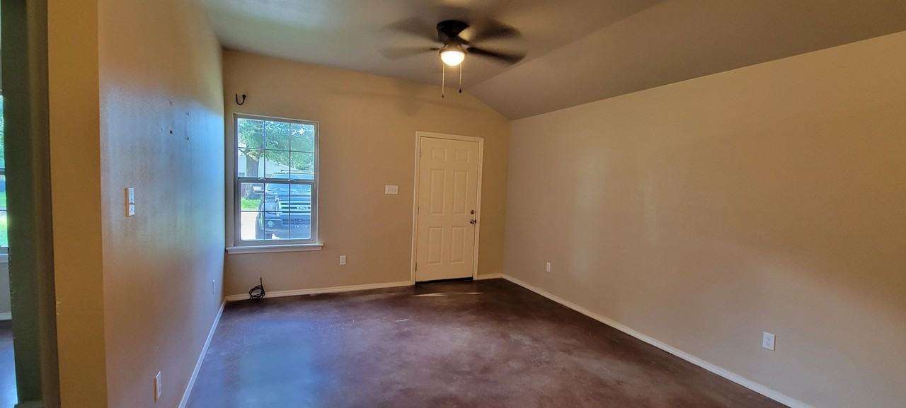 710 W 69th St - Photo 5 of 12