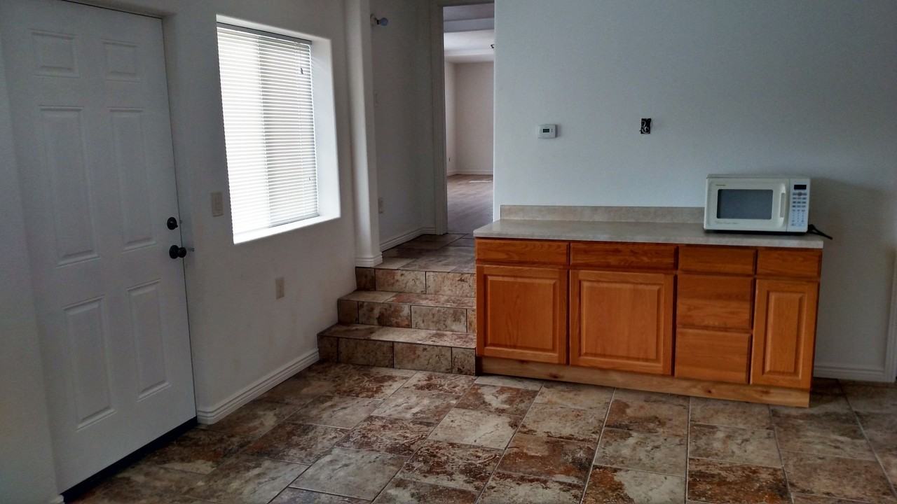 500 S Osborne Ave - Photo 5 of 9
