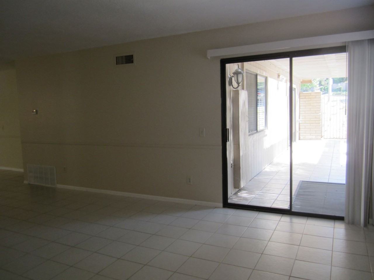 2642 Laramie Rd - Photo 7 of 37