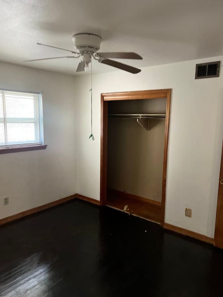 1821 N Mitchell Dr - Photo 2 of 5