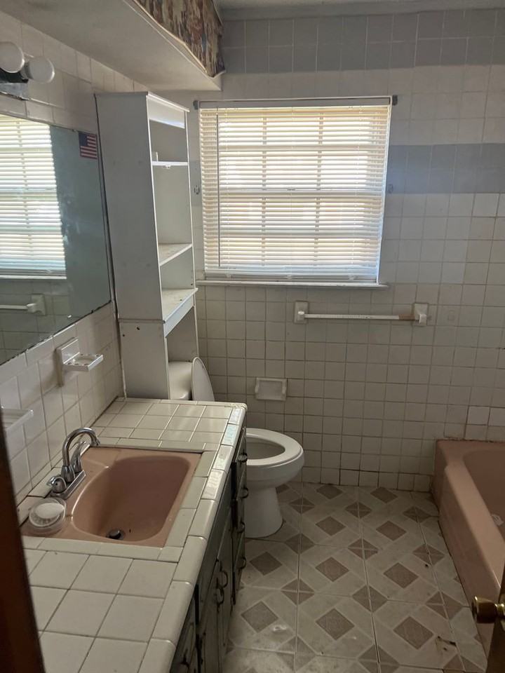 1821 N Mitchell Dr - Photo 3 of 5