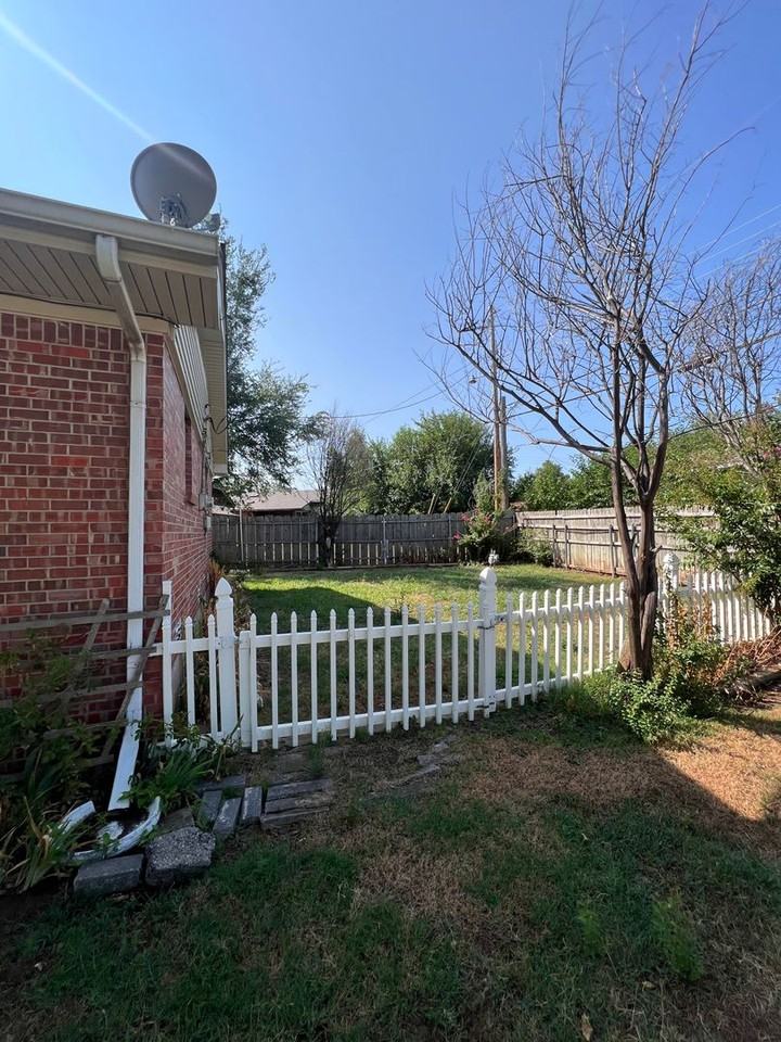 1821 N Mitchell Dr - Photo 4 of 5