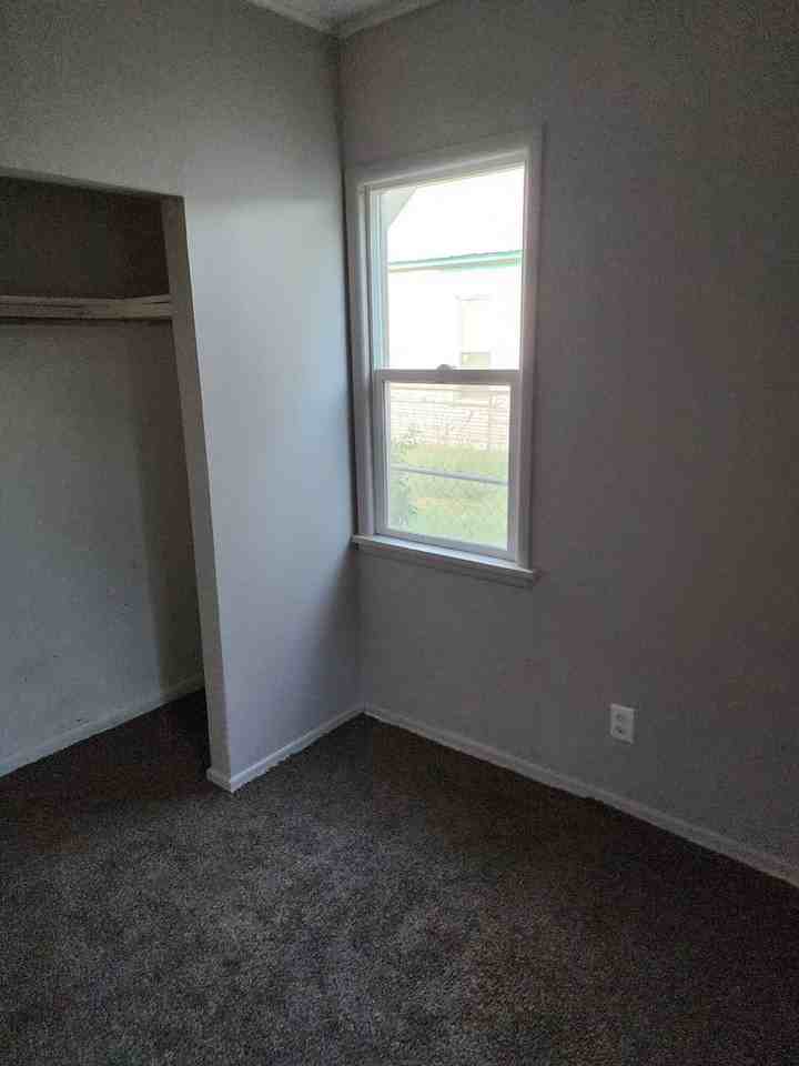 521 8th Ave S - Photo 6 of 8