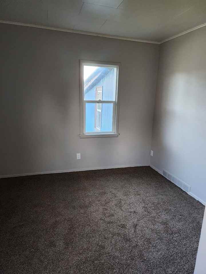 521 8th Ave S - Photo 7 of 8