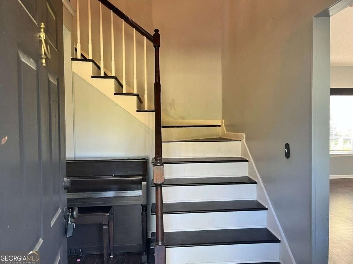 30 Candlewood Ct - Photo 2 of 50