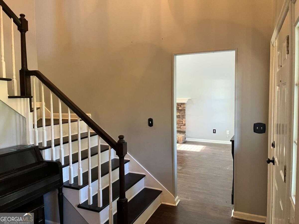 30 Candlewood Ct - Photo 3 of 50