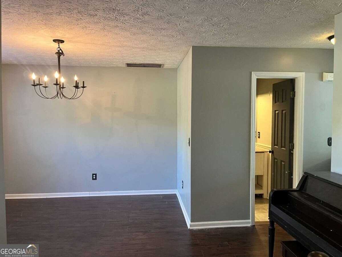 30 Candlewood Ct - Photo 4 of 50