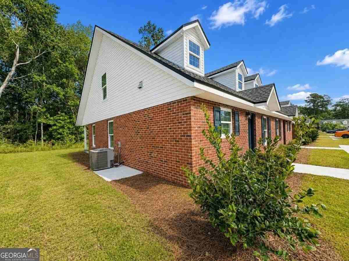 413 Madison Ave - Photo 3 of 44