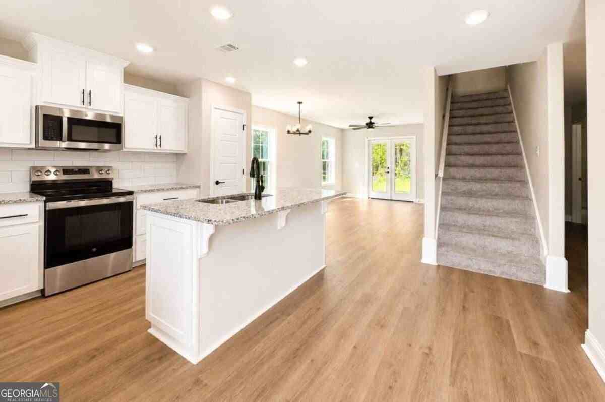 413 Madison Ave - Photo 4 of 44