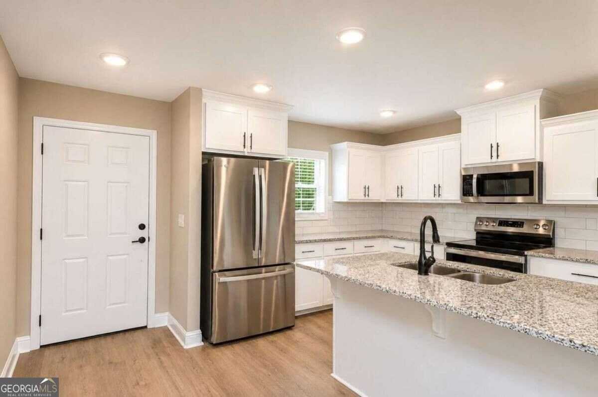 413 Madison Ave - Photo 6 of 44