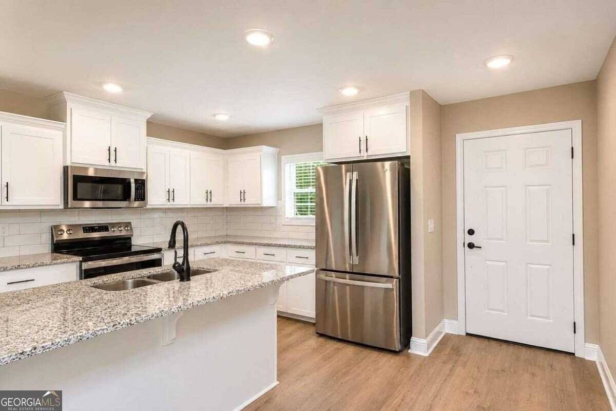 413 Madison Ave - Photo 7 of 44